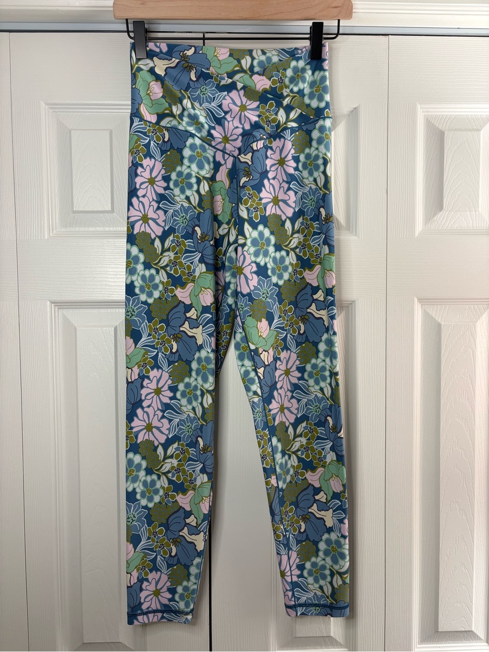Women’s Offline by Aerie floral Real Me leggings w/crossover waistband size L
